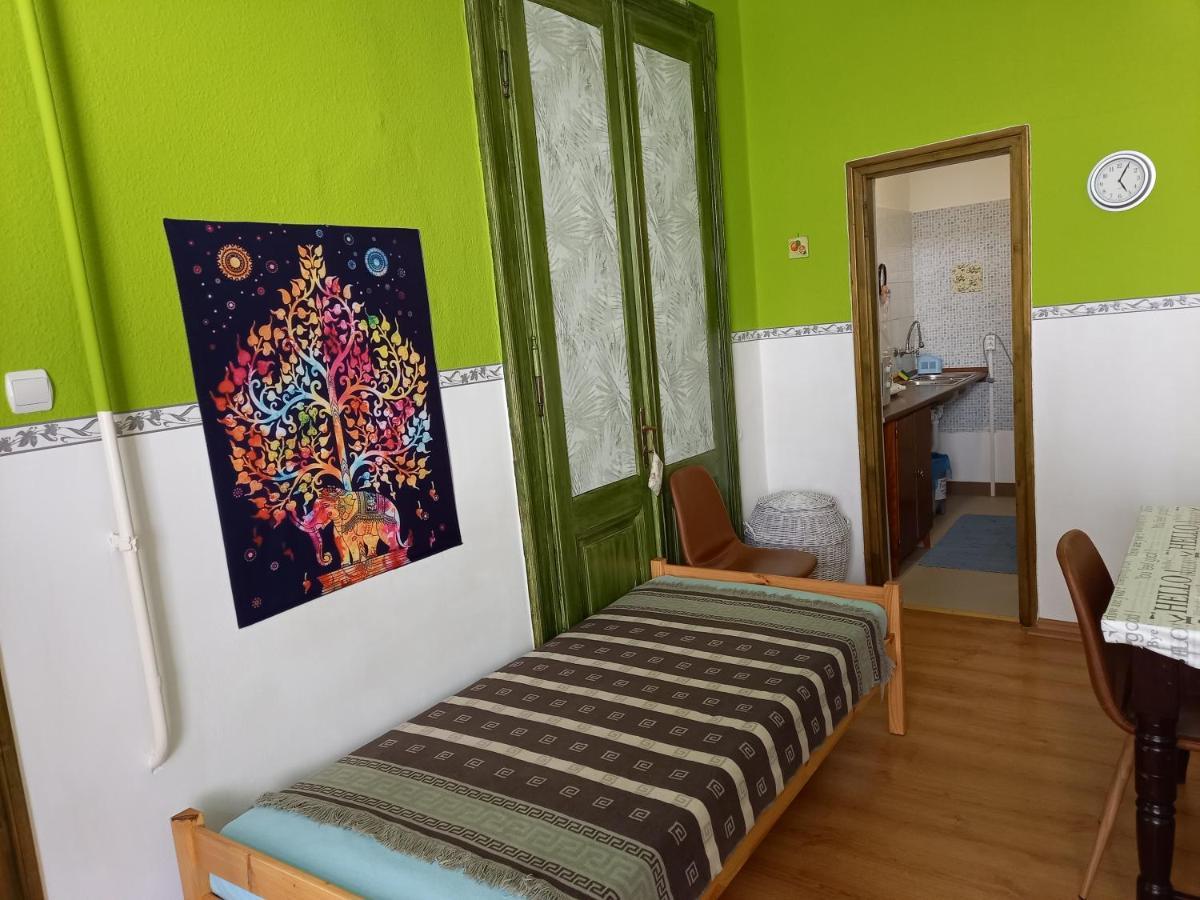 Gabor Vendeghaz Apartment Eger Bagian luar foto
