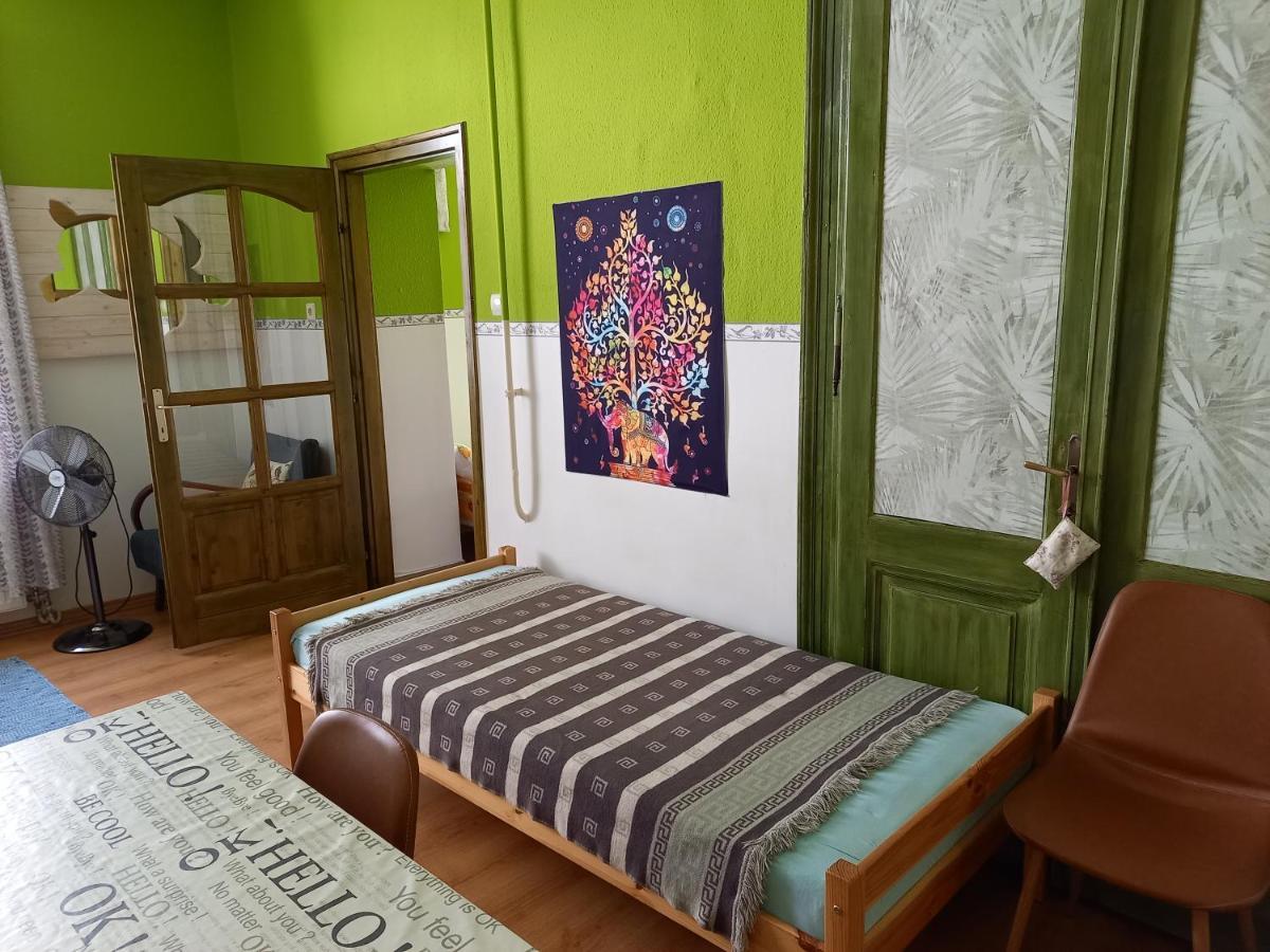 Gabor Vendeghaz Apartment Eger Bagian luar foto