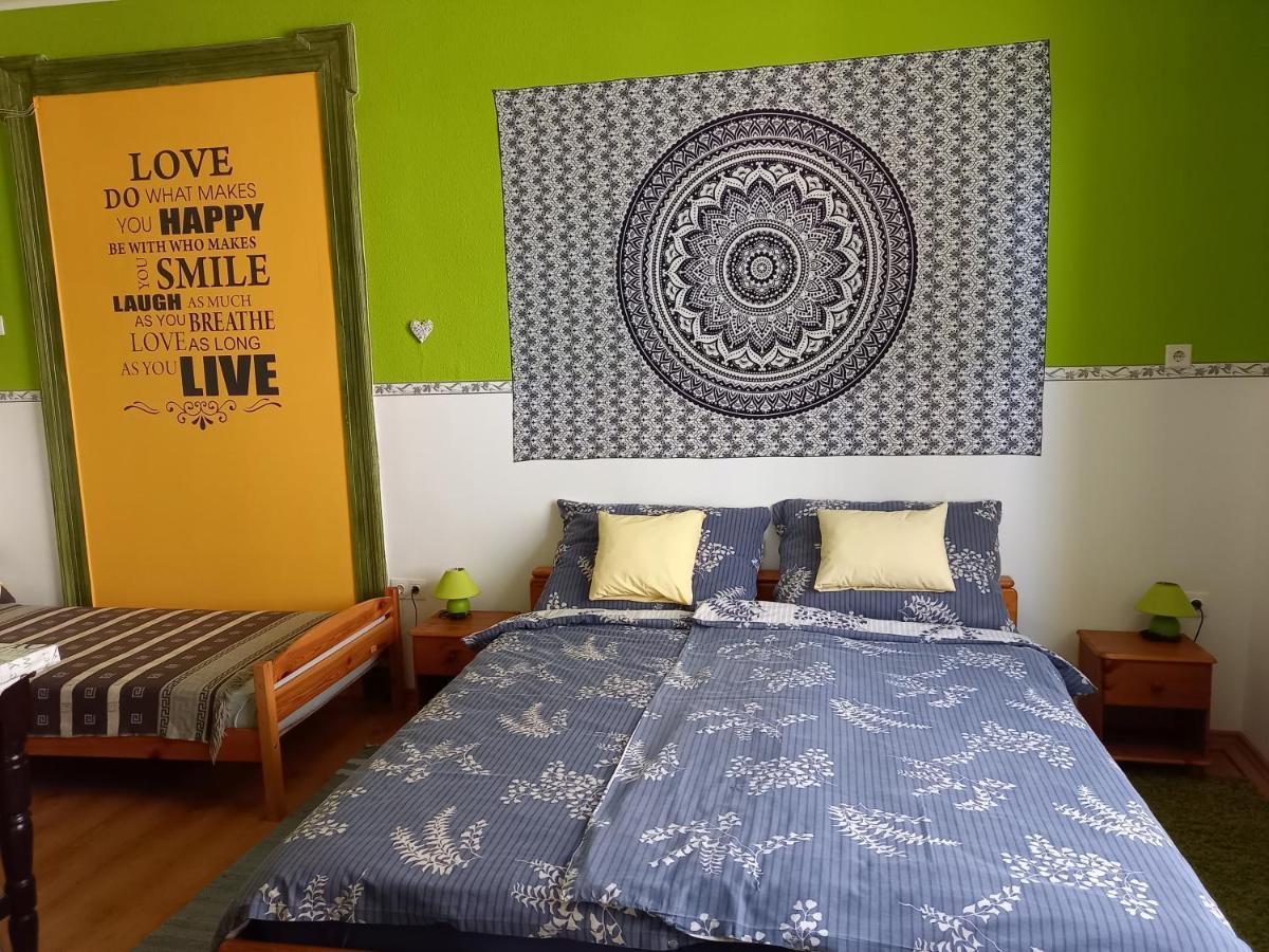 Gabor Vendeghaz Apartment Eger Bagian luar foto