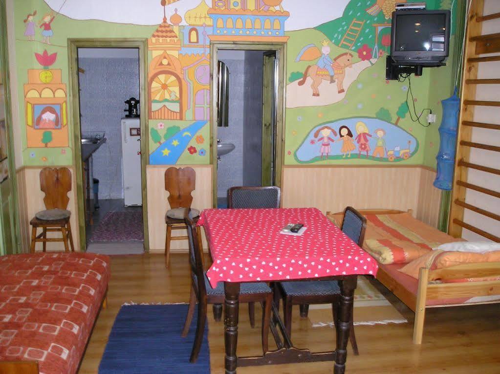 Gabor Vendeghaz Apartment Eger Bagian luar foto