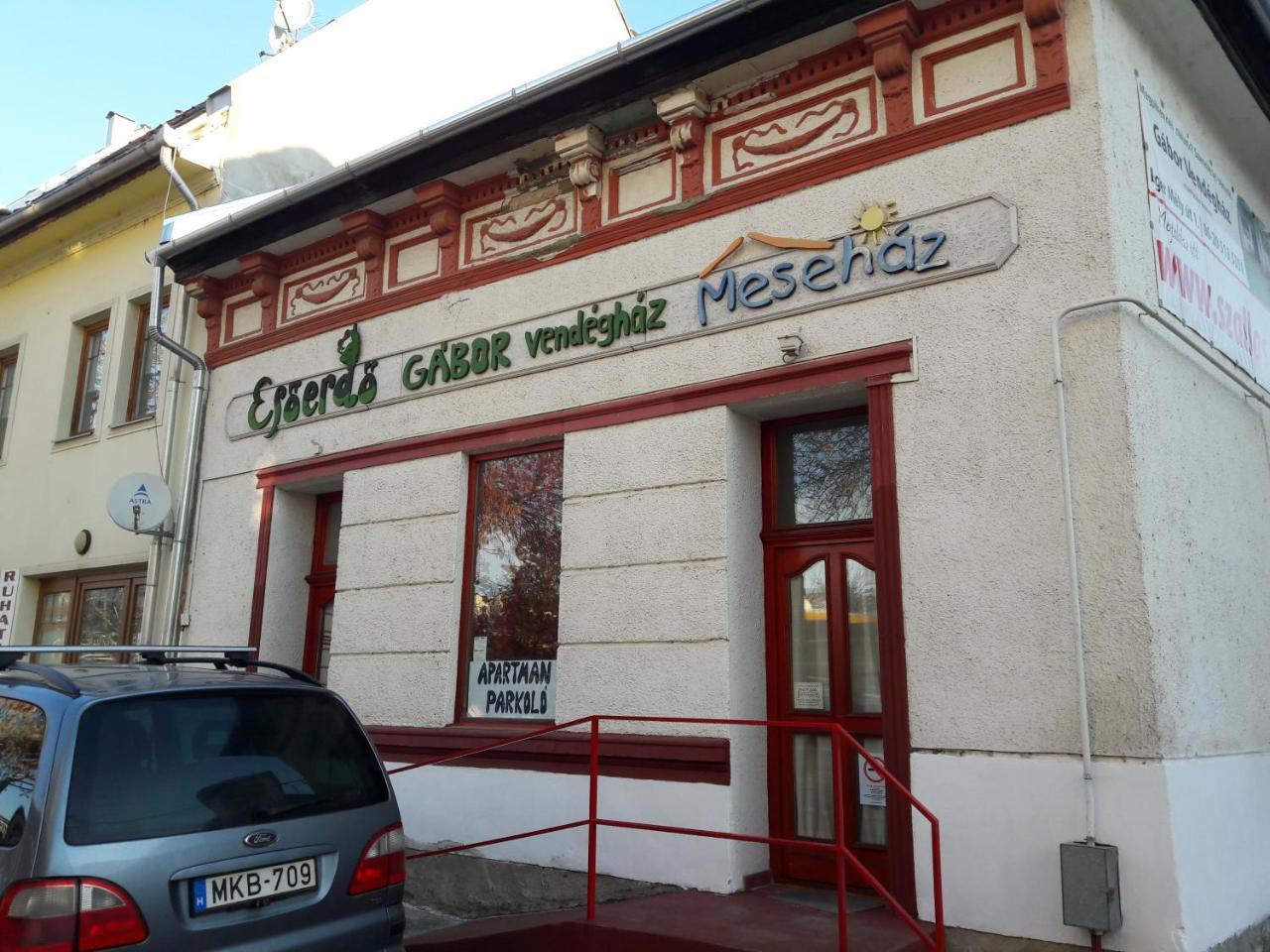 Gabor Vendeghaz Apartment Eger Bagian luar foto